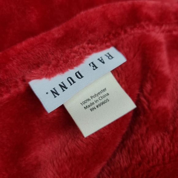 NWOT Rae Dunn LOVE plush throw - Picture 5 of 6